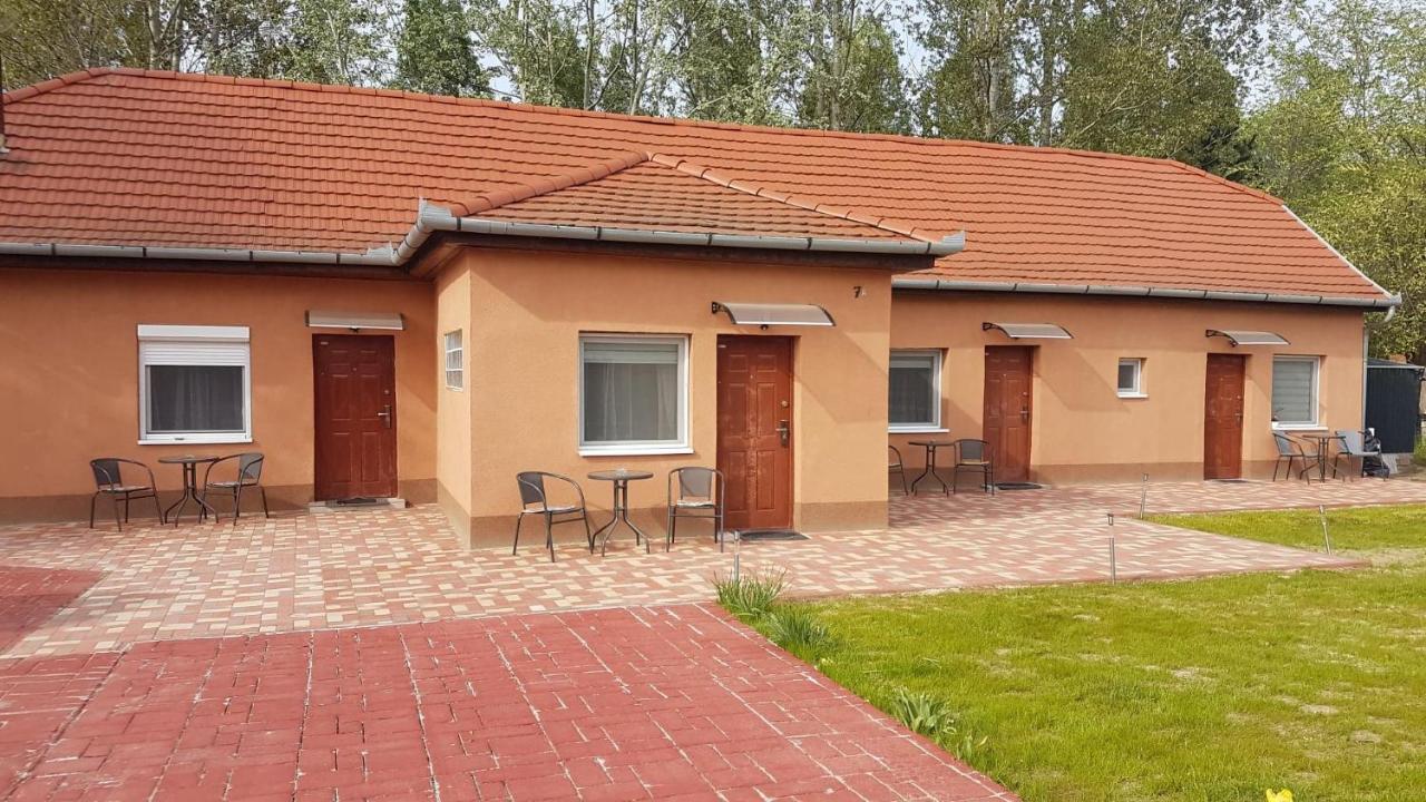 Angyal Apartman Cserkeszőlő Εξωτερικό φωτογραφία