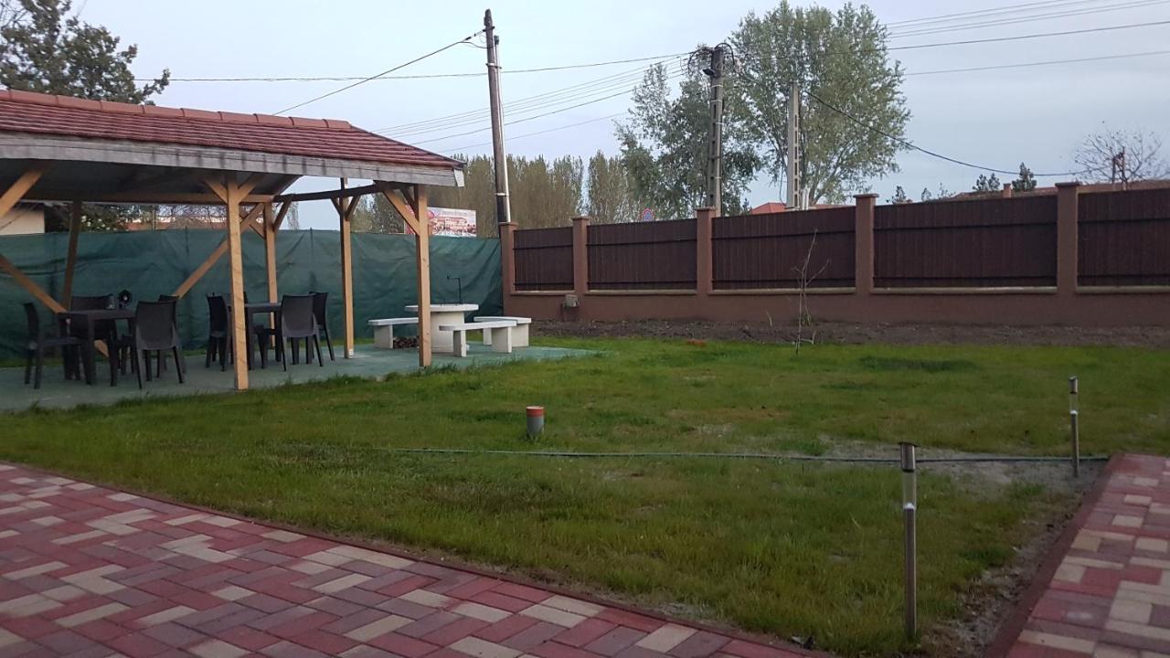 Angyal Apartman Cserkeszőlő Εξωτερικό φωτογραφία