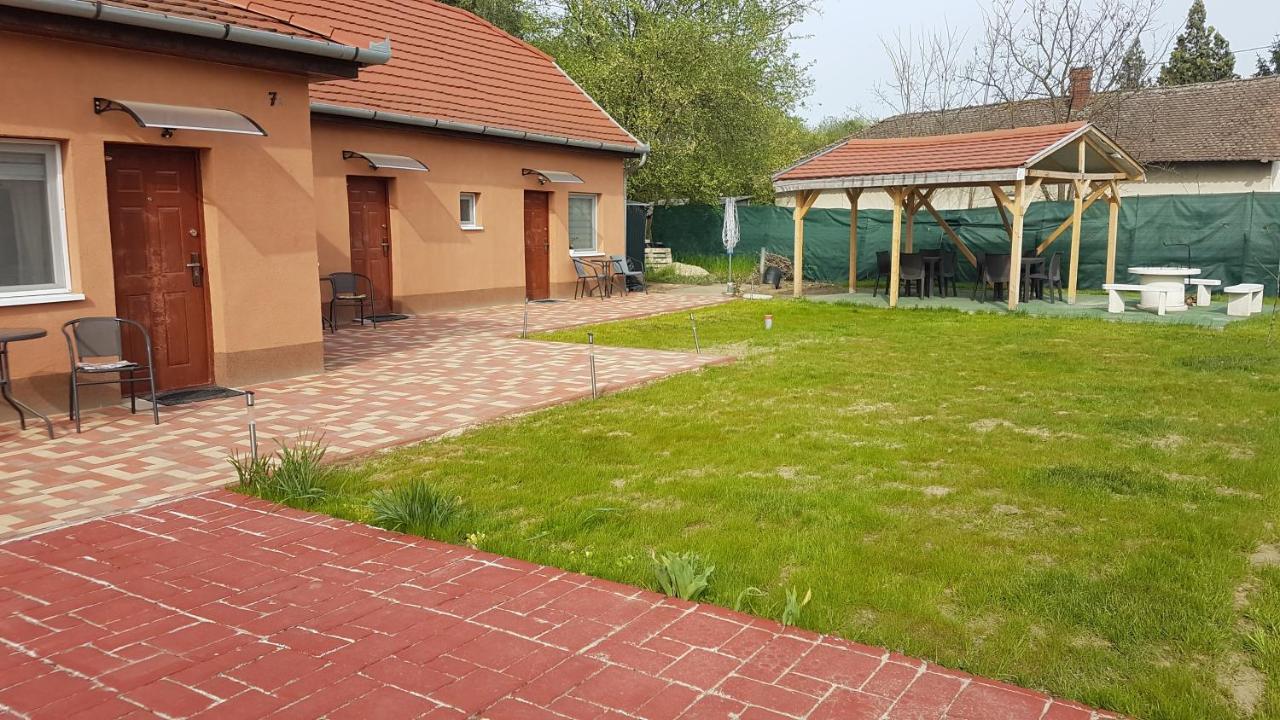 Angyal Apartman Cserkeszőlő Εξωτερικό φωτογραφία