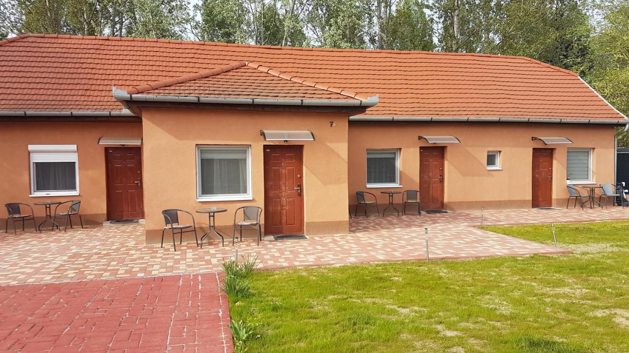Angyal Apartman Cserkeszőlő Εξωτερικό φωτογραφία