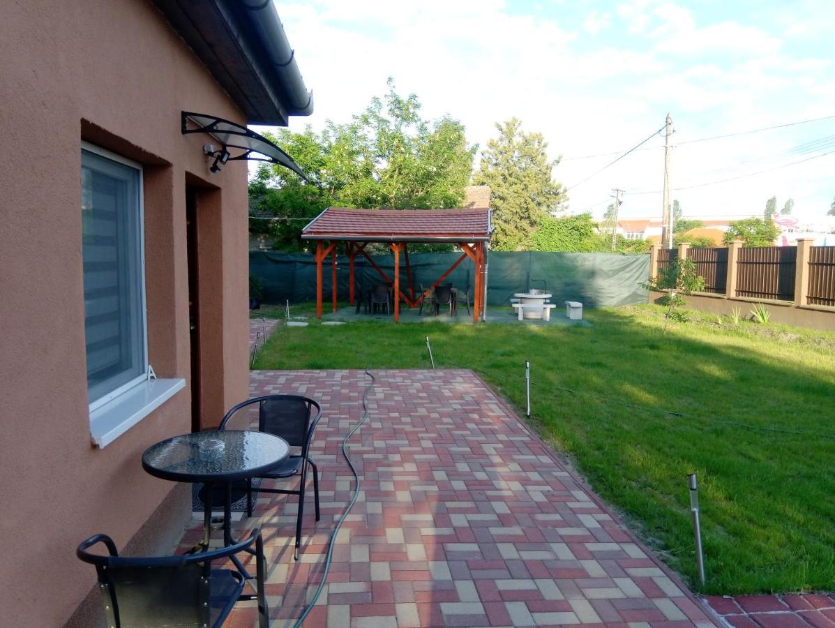Angyal Apartman Cserkeszőlő Εξωτερικό φωτογραφία