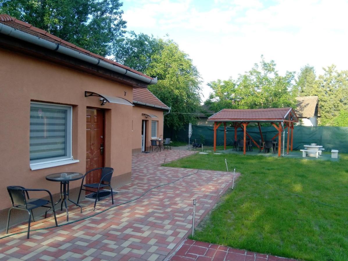 Angyal Apartman Cserkeszőlő Εξωτερικό φωτογραφία